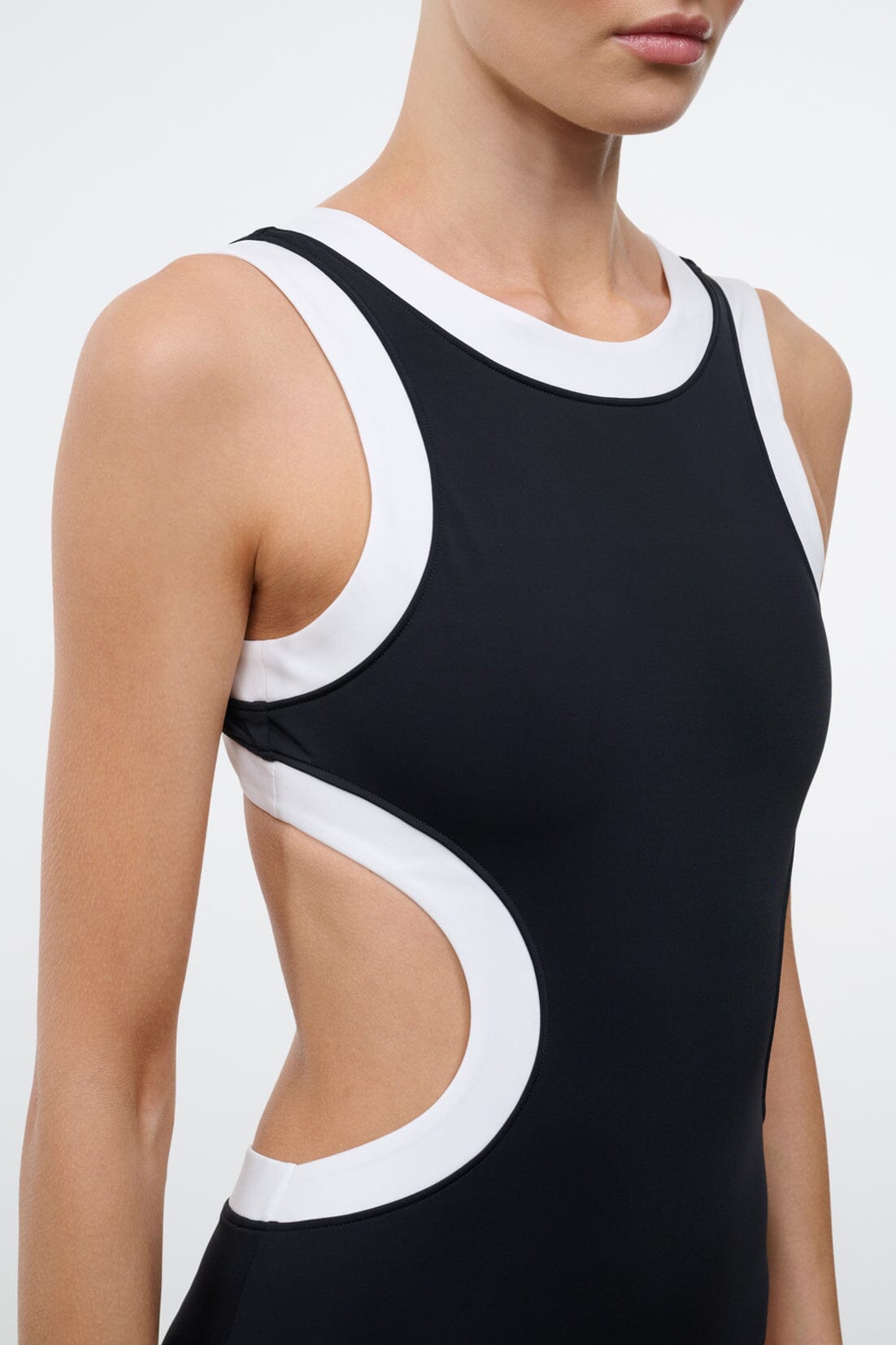DOLCE ONE PIECE | BLACK WHITE