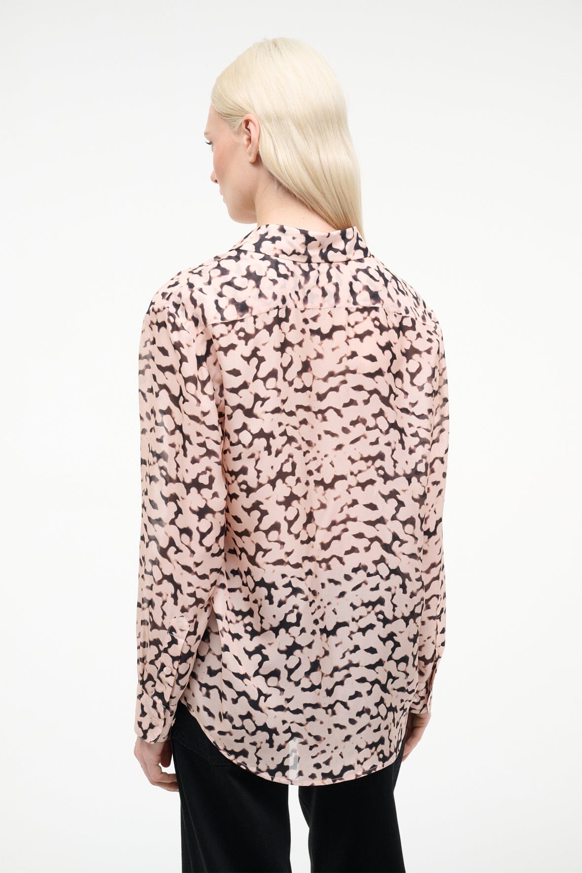 ROXBURY SILK SHIRT | ALMOND BLACK