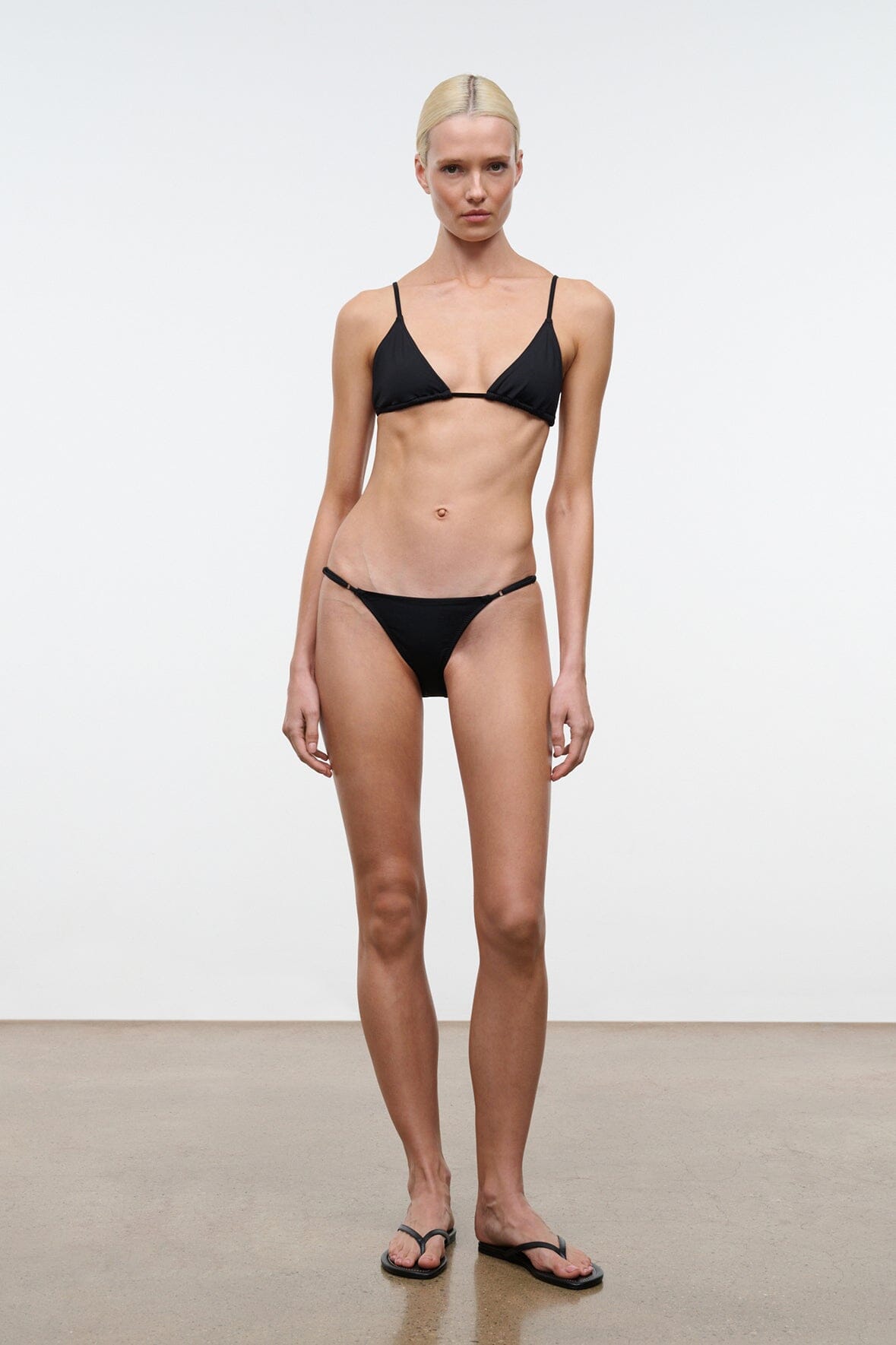 ALEXIS TRIANGLE TOP | BLACK