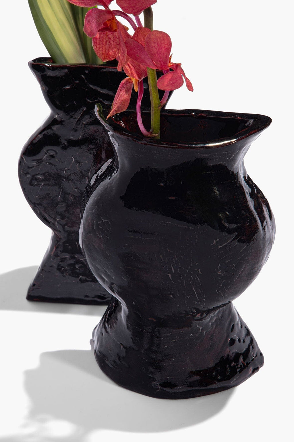 CERAMIC VASE BOOKENDS | BLACK